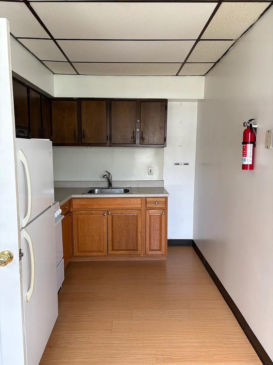 Building Photo - 75 S Atherton Ave #A