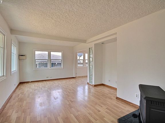 3rd image of 1809 E 28th St