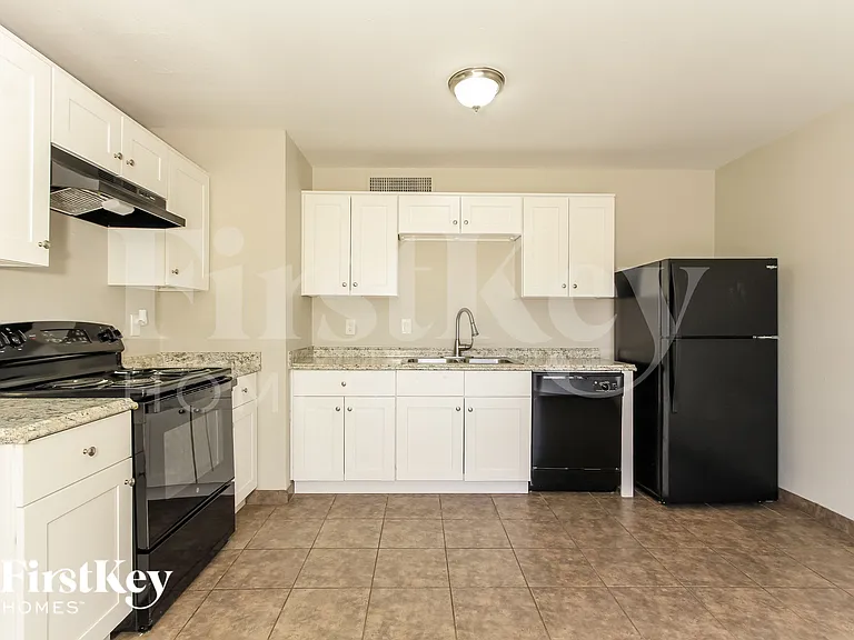 13857 N 48th Ave — Photo 6