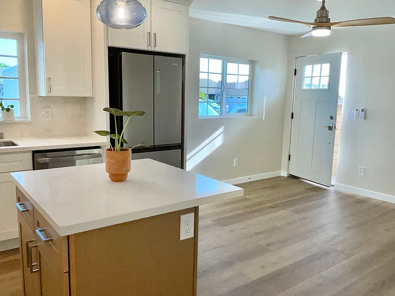385 Theresa Way — Photo 4