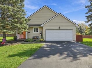 771 Robin Rd, Amherst, NY 14228