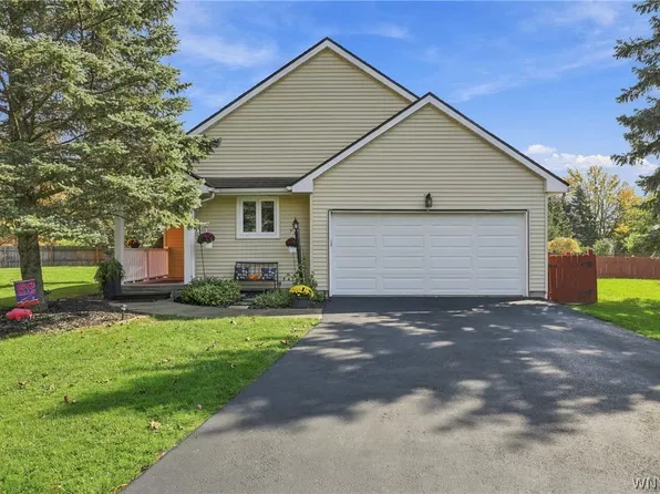 771 Robin Rd, Amherst, NY 14228