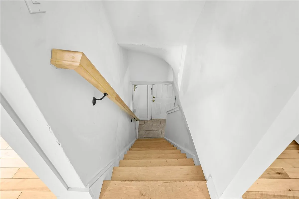 3 bed, 1200 sqft, $2,600 — Photo 3