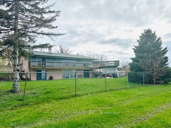 3rd image of 450 Queenston Rd