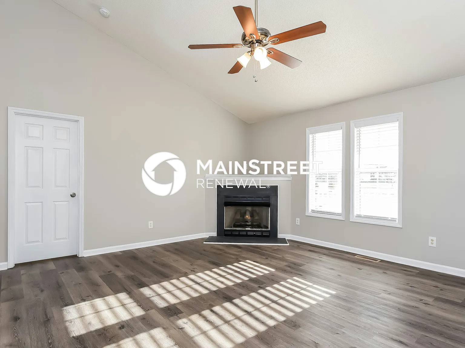 109 Daniel Ct — Photo 3