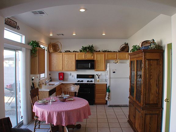 3rd image of 998 Dancing Vines Ave