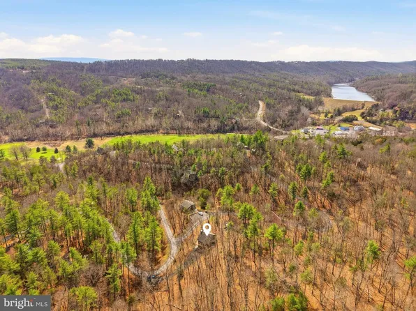 262 Hogan Dr, Basye, VA 22810