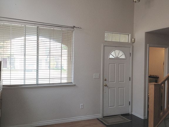 4th image of 4029 Royal Windsor Dr