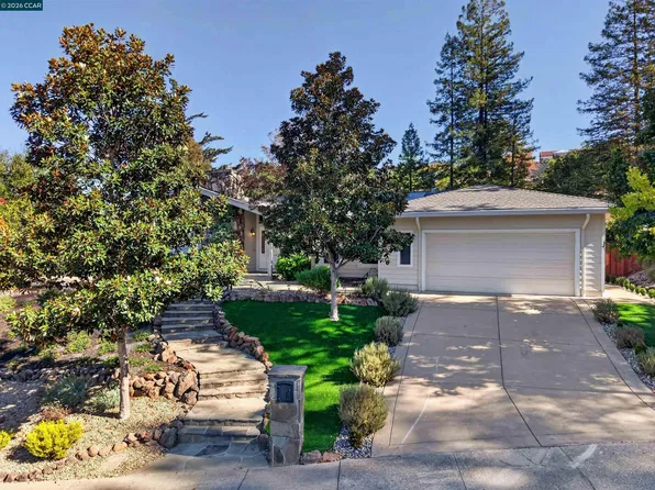 216 Sandringham Dr N, Moraga, CA 94556