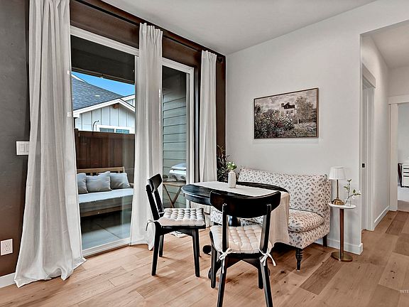 5th image of 11066 W Portola St