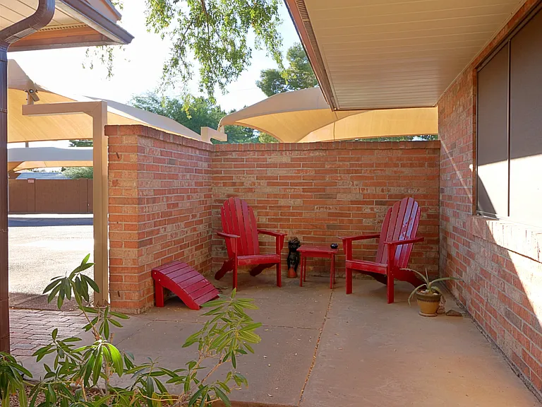 707 W Rose Ln — Photo 6