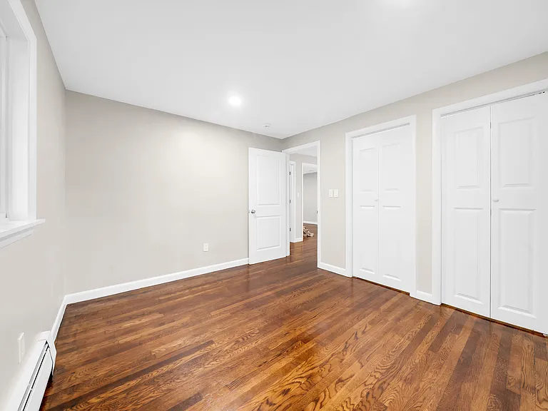 35 Peters St — Photo 17