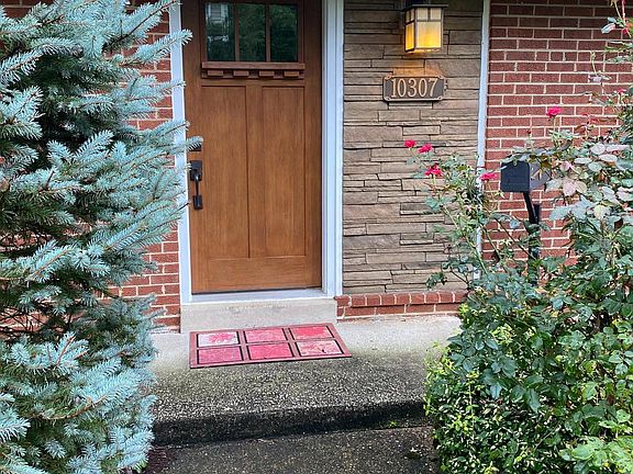 2nd image of 10307 Forest Ave