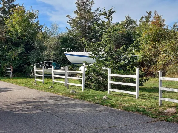 31 2nd Ave, Oak Bluffs, MA 02557