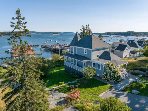 17 Pleasant Street, Stonington, ME 04681