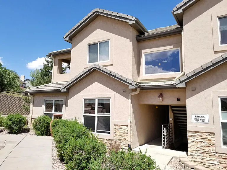 555 Cougar Bluff Point #101 — Photo 3