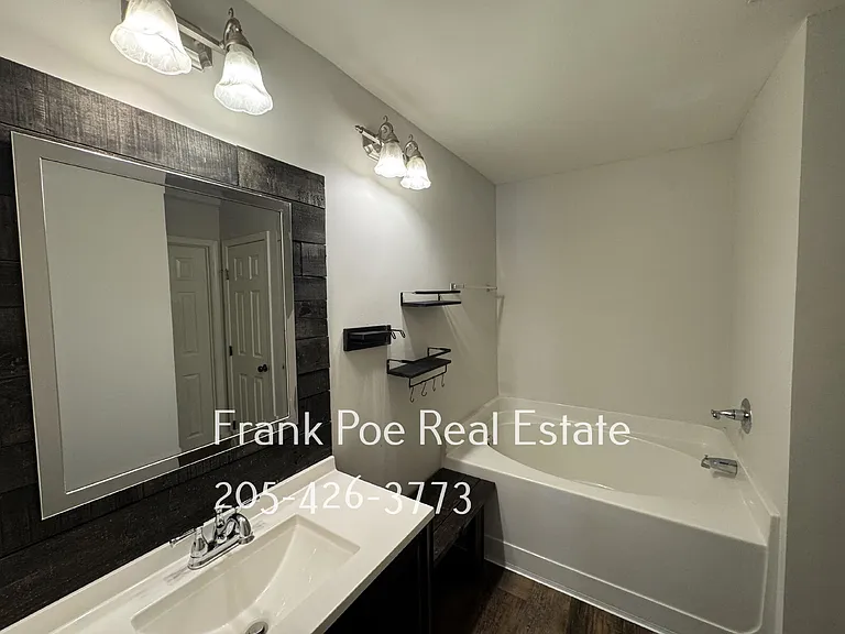 5901 Southwood Pkwy — Photo 13