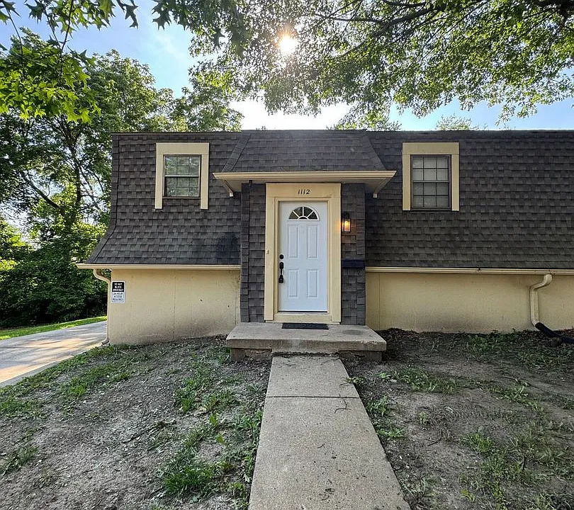 1112 E South Ave