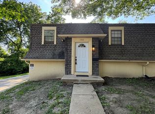 1112 E South Ave, Independence, MO 64050