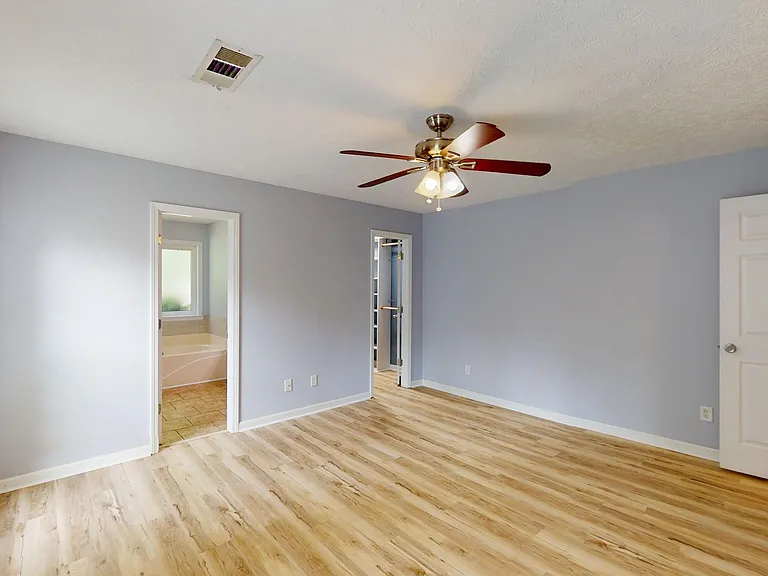 226 Meadow Oaks Ct — Photo 17
