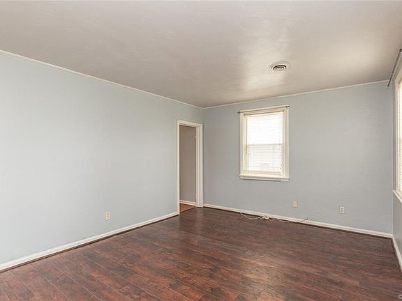 4th image of 1015 Garber St