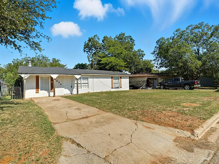 2034 Collins Ave — Photo 1