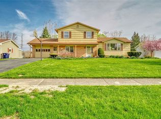 546 Shorecliff Dr, Rochester, NY 14612