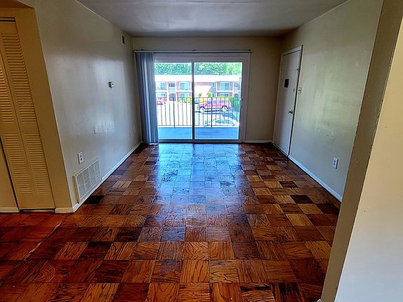 5th image of 1702 Carlisle Ave #27