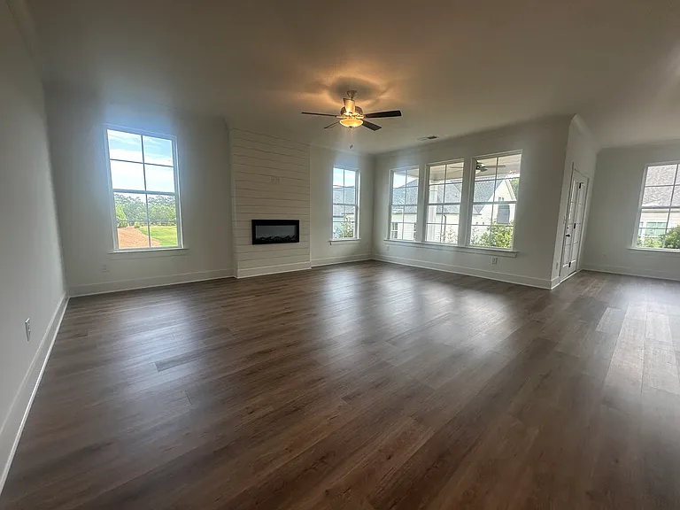 1551 Lake Dr — Photo 11
