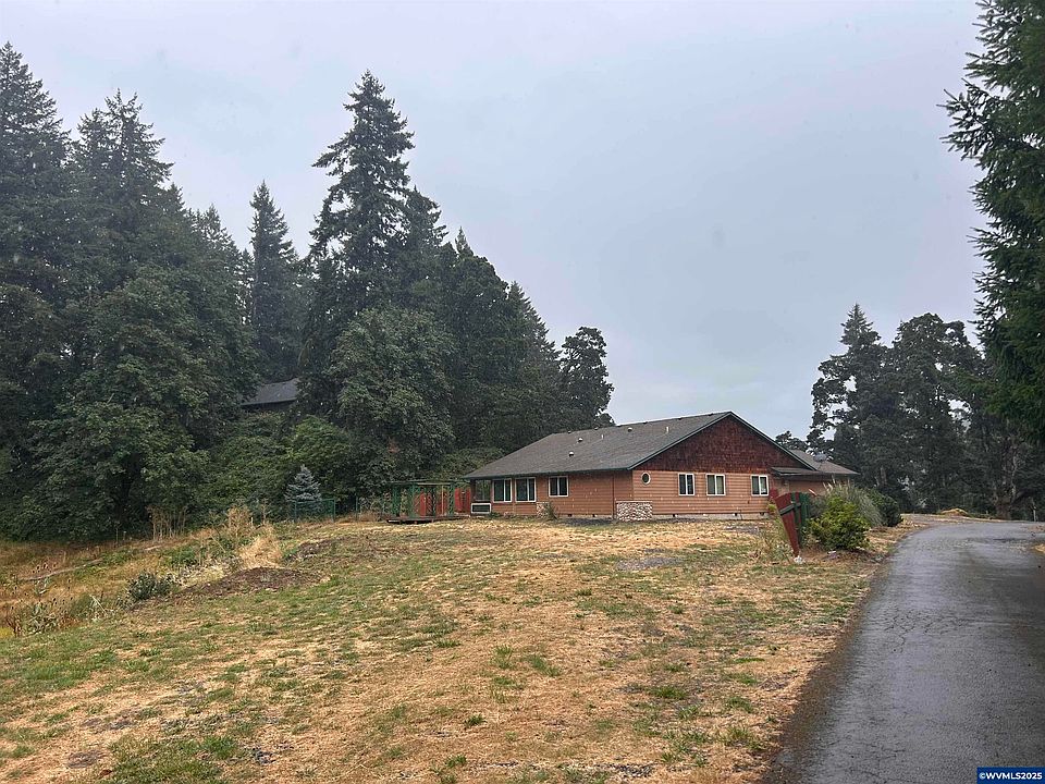 2nd image of 4072 Hidden Lake Dr NE