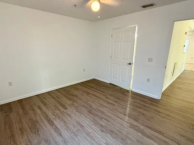 9127 Laird St — Photo 11