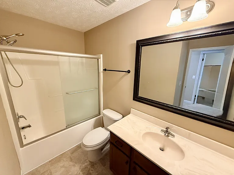 422 Jamestown Ave — Photo 17