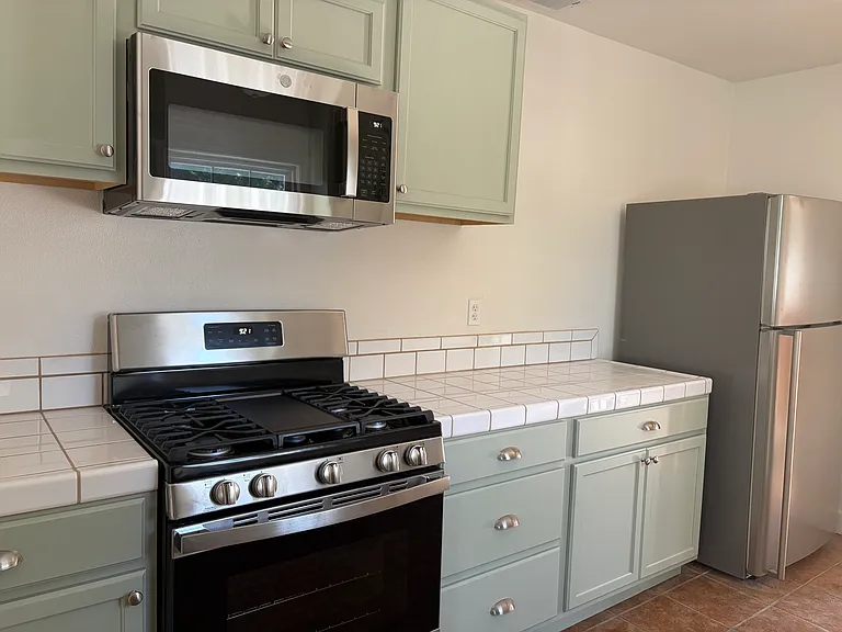 18495 Riverside Dr — Photo 2