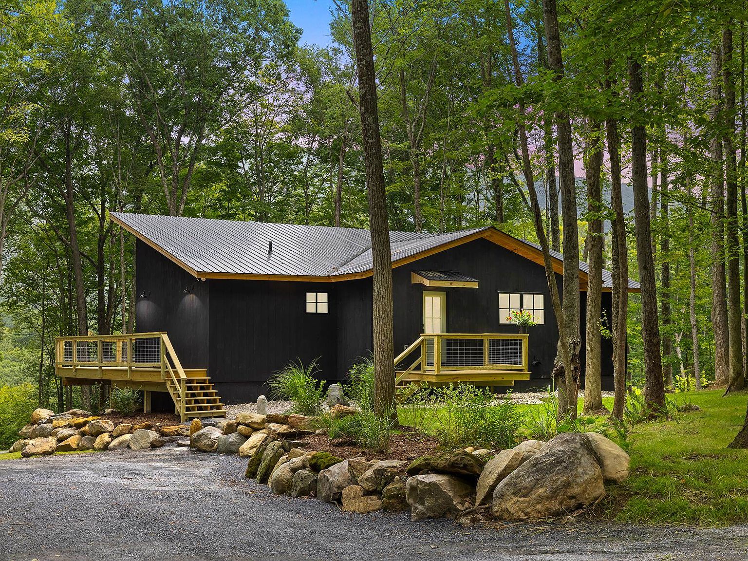 3582 North Road, Sunderland, VT 05252 | Zillow