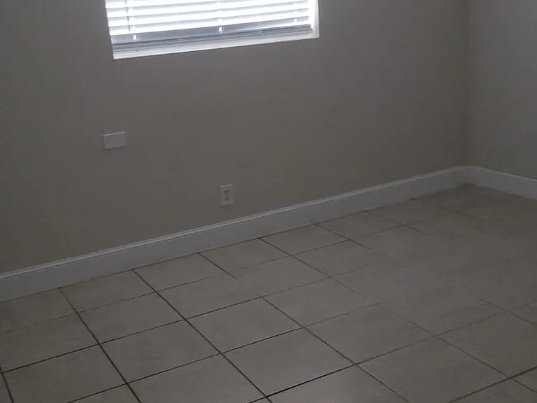 1434 SW 1st Way #6 — Photo 2