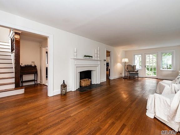 4th image of 120 Plandome Ct