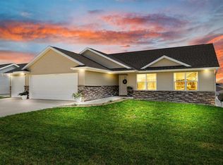 3221 Artesian Rd, Marion, IA 52302