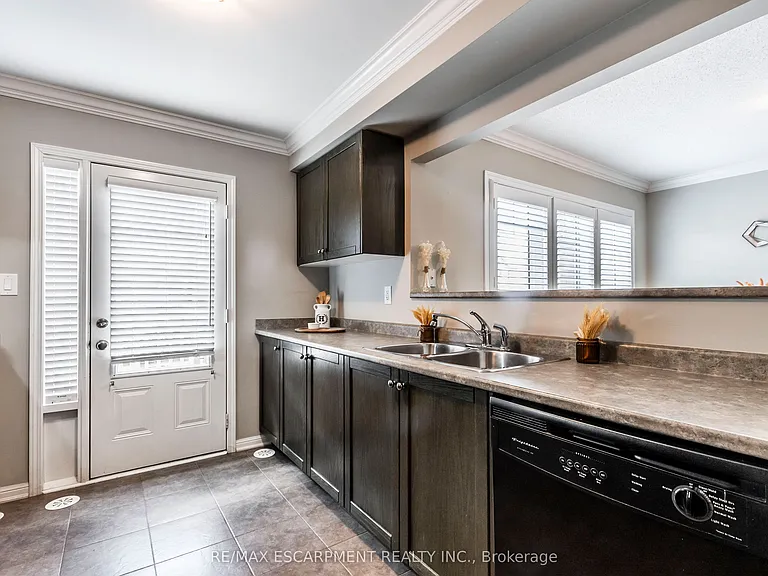 280 Wetenhall Lndg — Photo 7