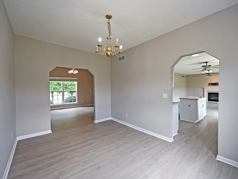 8097 Winding Creek Ct — Photo 11