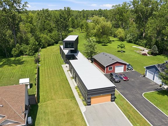 3rd image of 888 Edgemere Rd