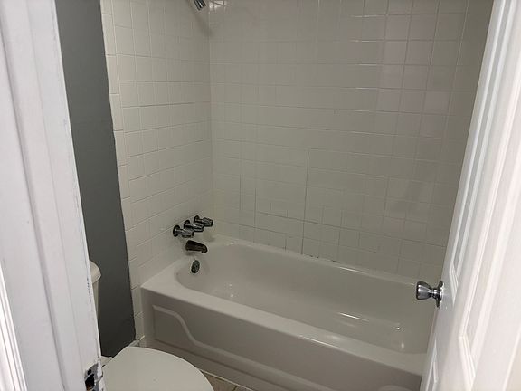 5th image of Y 219 2811 S Archer Rd #W