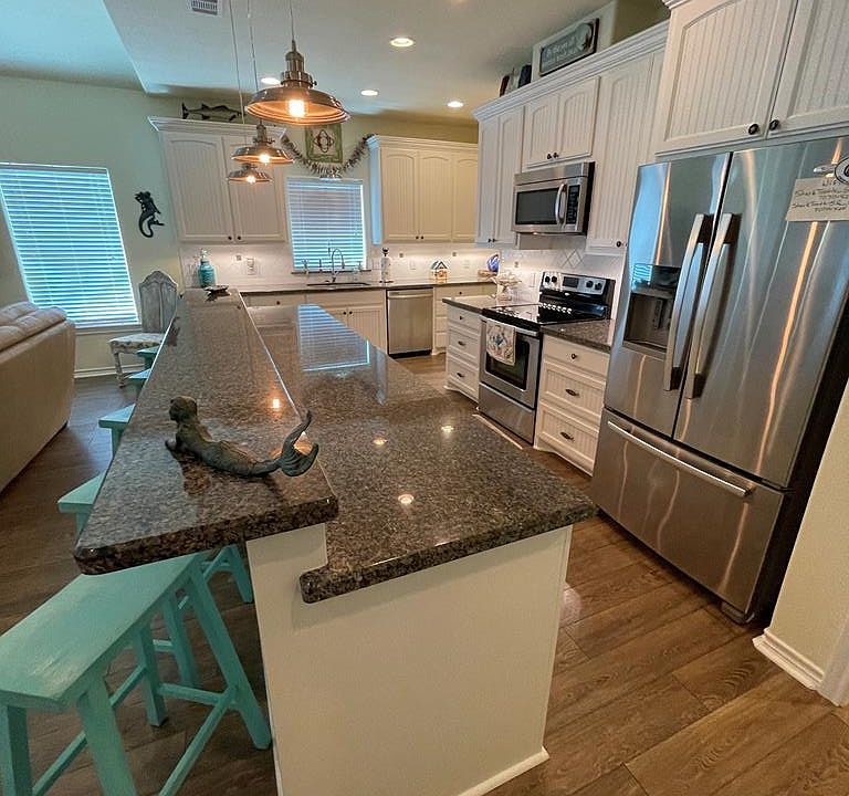 1st image of 942 Palm Ridge Dr