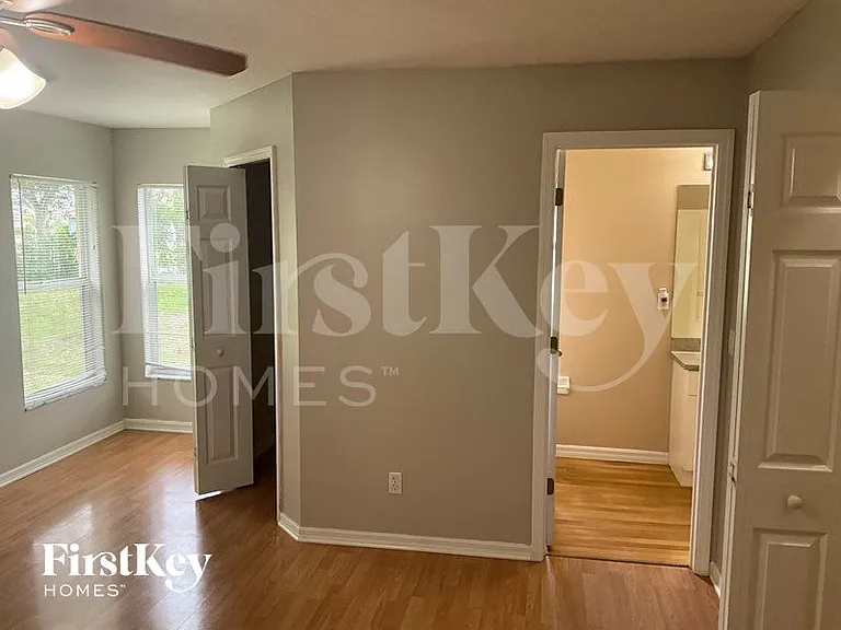 2108 NE 15th Pl — Photo 8