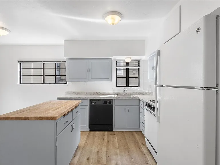 1087 Park Ave — Photo 14