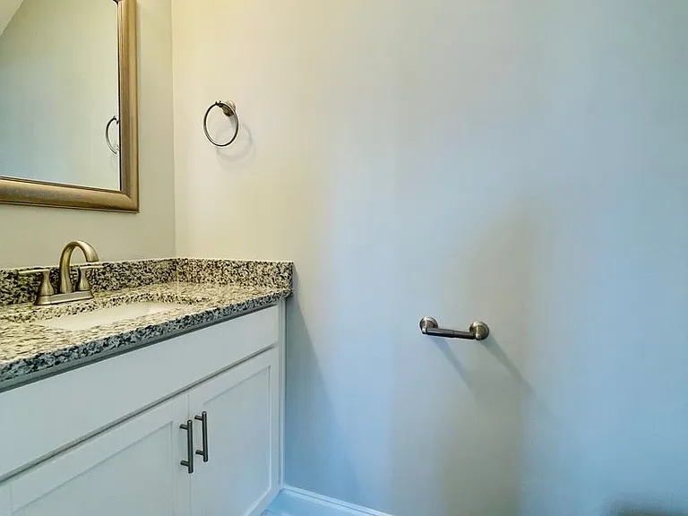 619 12th Ave — Photo 12