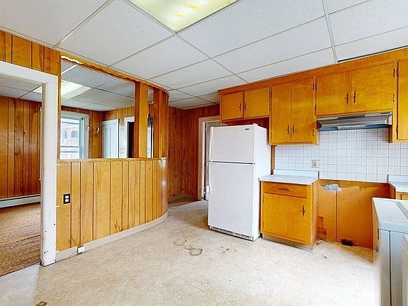 4th image of 67 Richland St