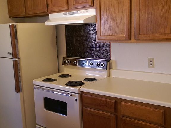 2nd image of 1323 Eastgate Dr