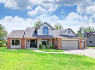 4417 Meadowlands Dr, Lima, OH 45805
