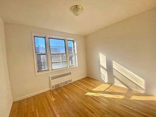 3rd image of 825 Morrison Ave APT 2
