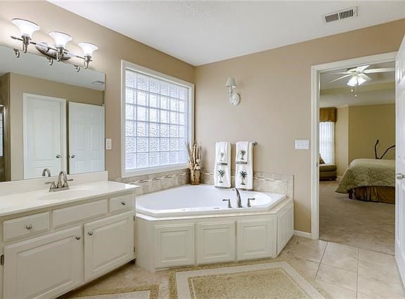 4th image of 5705 NW 81st St